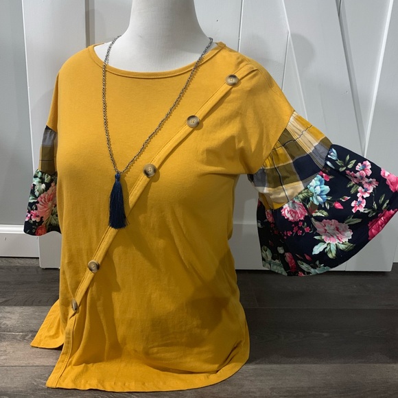 Umgee Tops - ✨LAST 1✨New Umgee mustard yellow plaid floral top